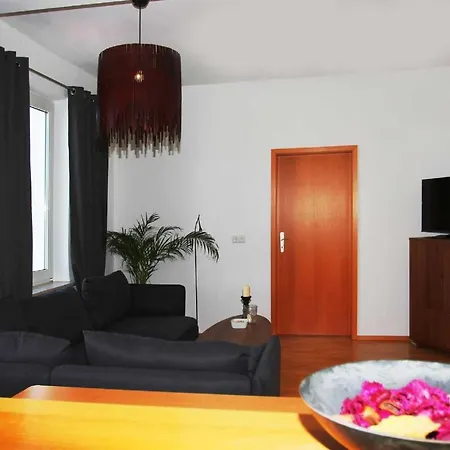 F-1093 Elise 03 Veranda, Gartennutzung Apartment *