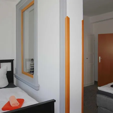 F-1093 Elise 03 Veranda, Gartennutzung Goehren (Ruegen)