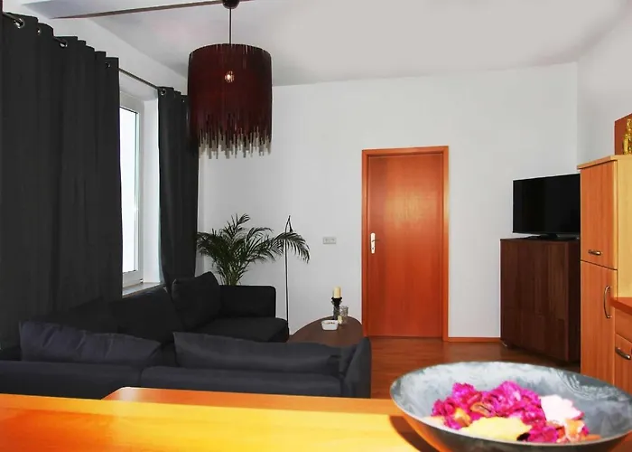 F-1093 Elise 03 Veranda, Gartennutzung Apartment *
